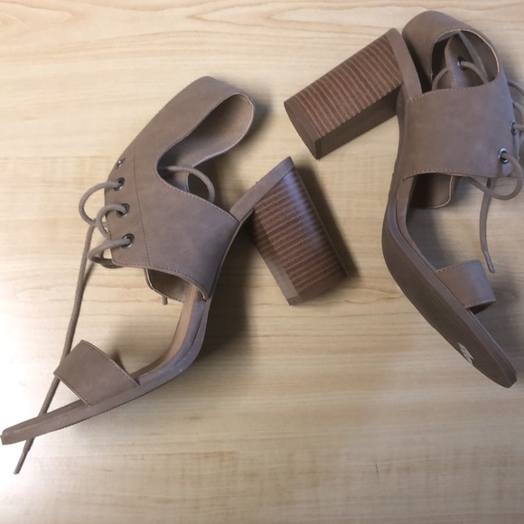 Sandals - Picture 2 of 3